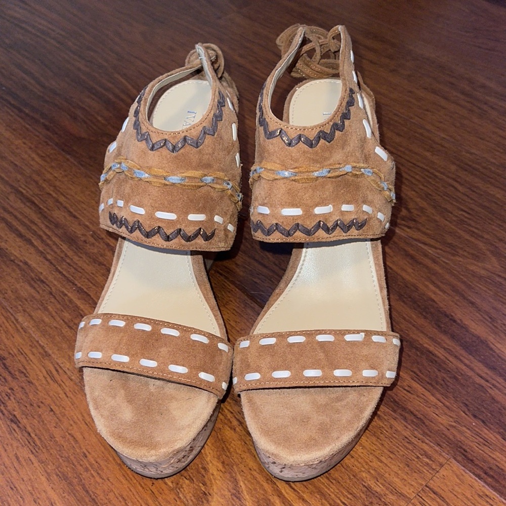 NWOB Ivanka Trump Womens ITZADER Suede Open Toe Casual Platform Sandals